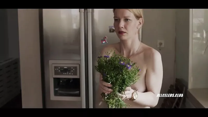 Toni Erdmann 中的 Sandra Huller 和 Ingrid Bisu：免費色情 46