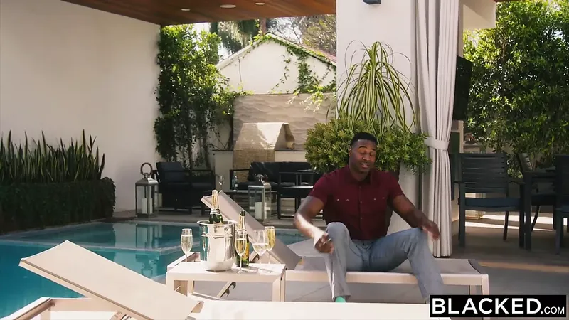 塗黑的伊芙琳克萊爾接受兩個英國廣播公司的色情 83：