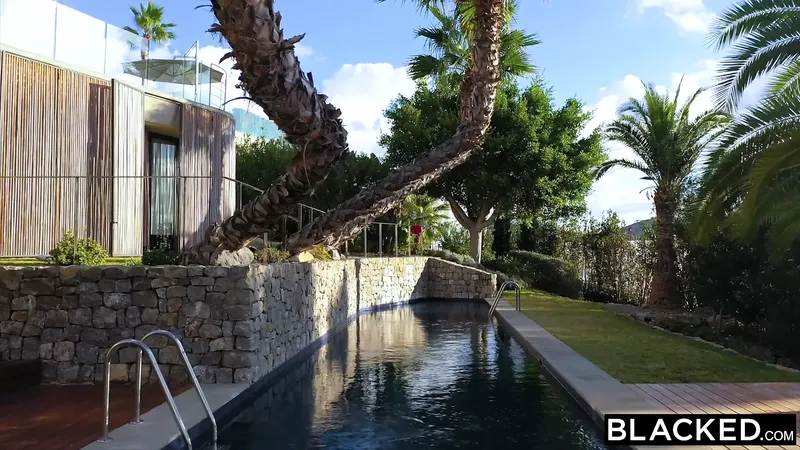 塗黑貪得無厭的艾拉無法控制自己