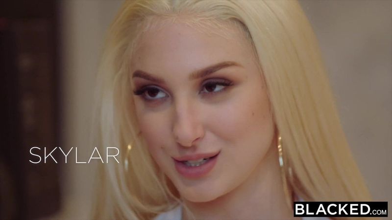 塗黑他們為此向他們的兩個男朋友撒謊