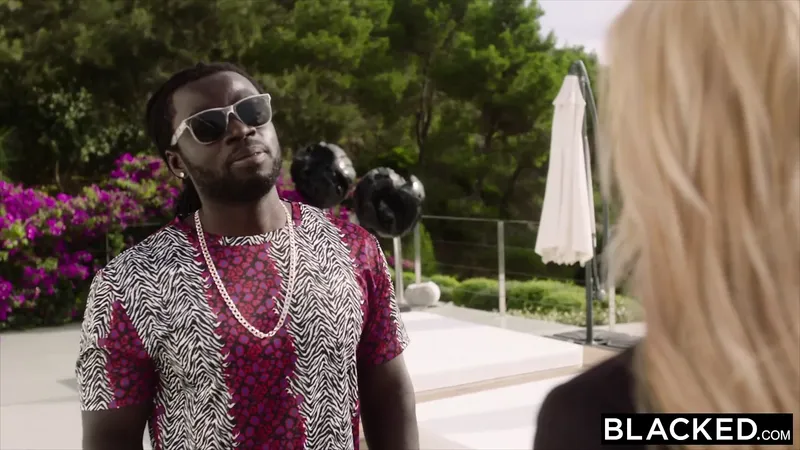 被塗黑的房地產經紀人 Lexi Belle 無法抗拒 BBC：色情 87