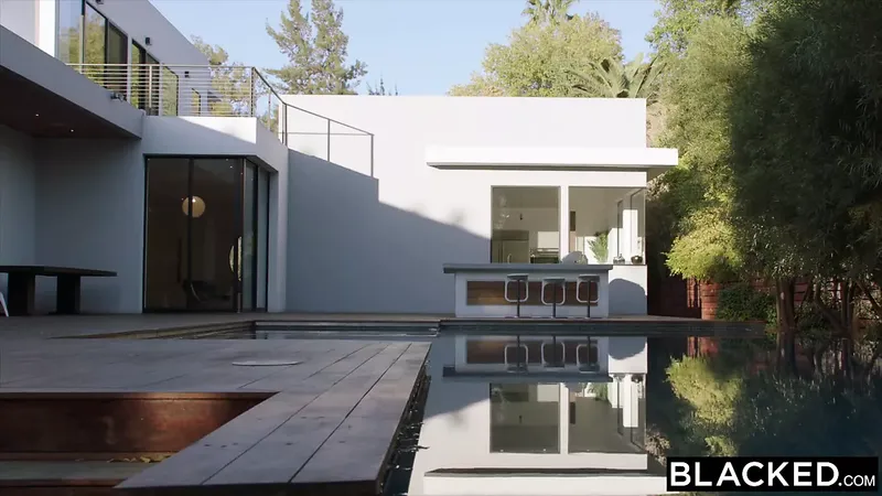 塗黑的未婚妻偷偷與她的 BBC 教授作弊