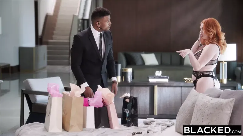 Blacked Bratty & Bbc-hungry Redhead 總是得到她的方式