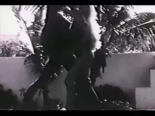 麥當娜和娜奧米坎貝爾擺裸體，色情 52: