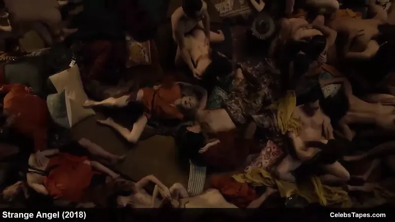 Amara Zaragoza & Bella Heathcote 裸體和狂野的狂歡…