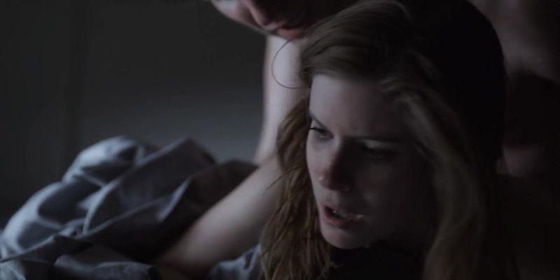 凱特瑪拉 – 紙牌屋 S02e01 2014，色情 ba：