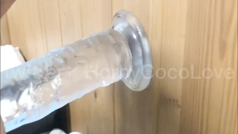 這個新買的玩具，又粗又大，我有點適應