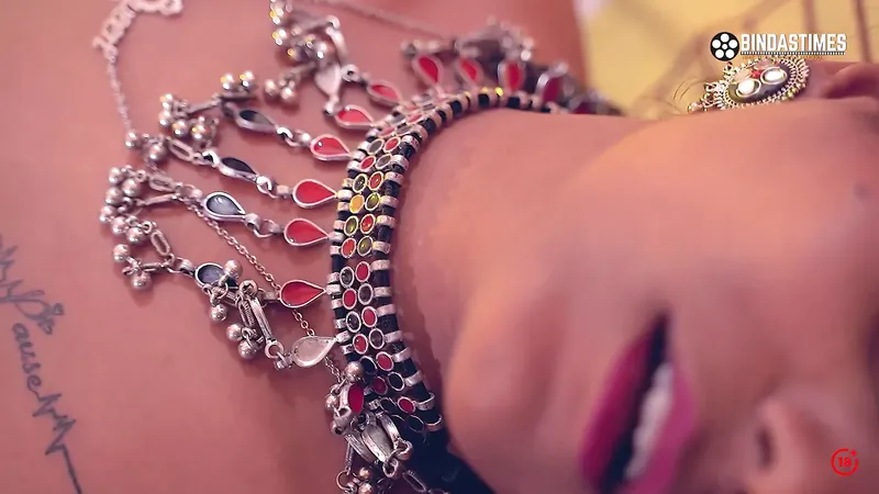 德西印度新婚夫婦的熱辣妻子第一次與丈夫發生性關係（印地語音頻）