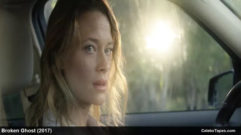 名人女演員斯科蒂湯普森正面裸體和熱性