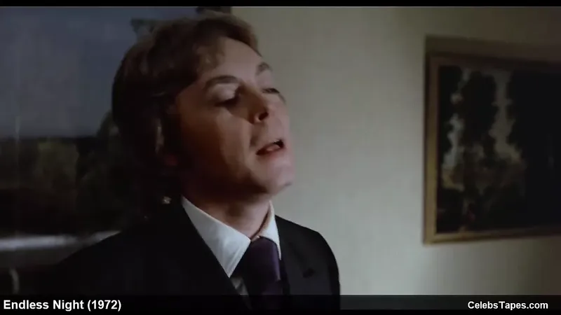 Britt Ekland 裸體和粗暴的色情場景：免費高清色情 47