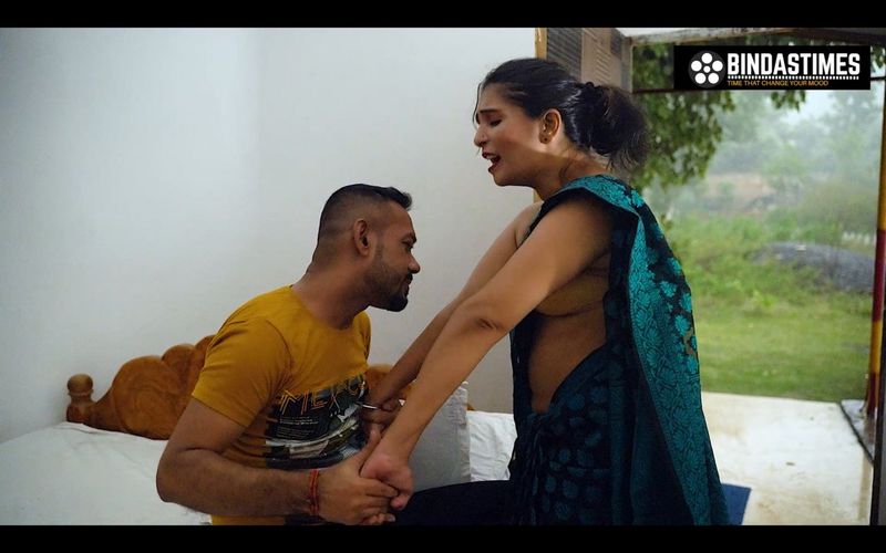 Baarish Ke Mausam Me Patni Lagaya Baazi Apne Buhde…