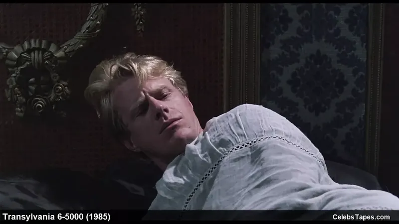 Geena Davis & Ksenia Prohaska 性感脫衣舞場景