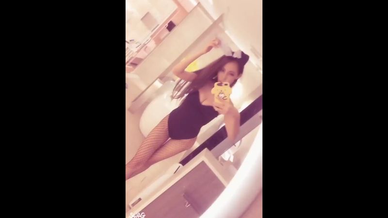 老師狠狠地操被抓到的亞洲兔女郎。完美的屁股和亞洲模特